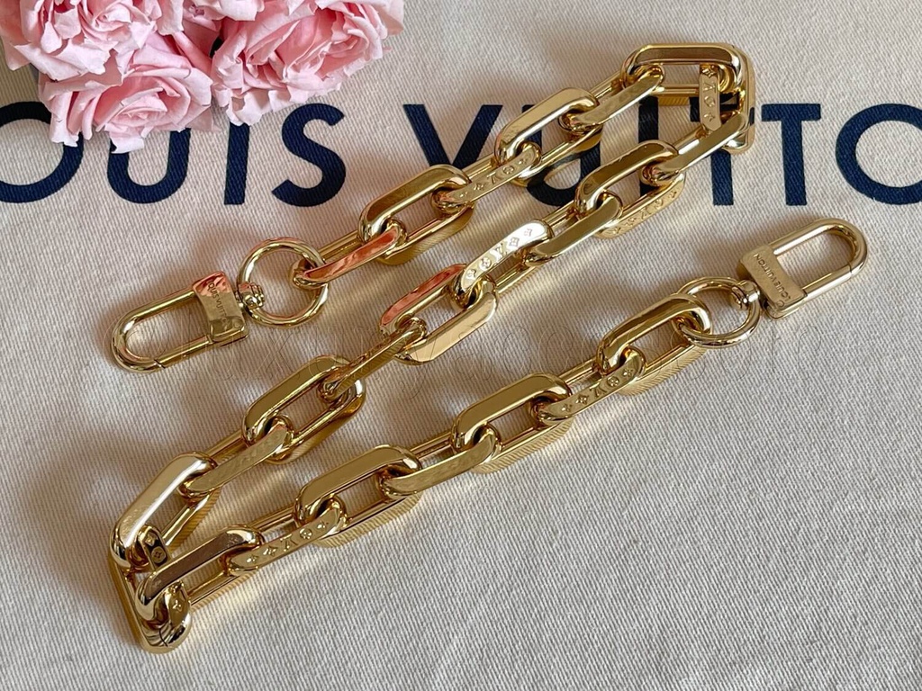 LOUIS VUITTON Metal Coussin MM Chain Strap Gold 1049809