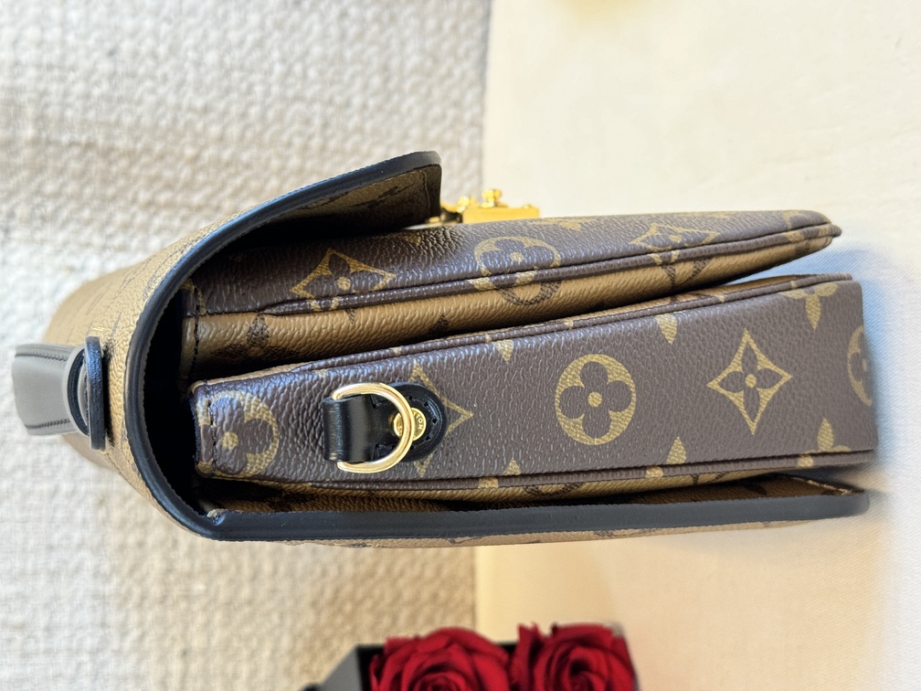 Pochette Metis Monogram Reverse