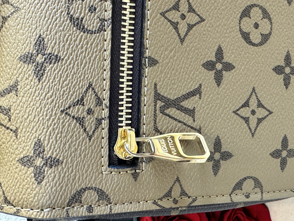 Pochette Metis Monogram Reverse