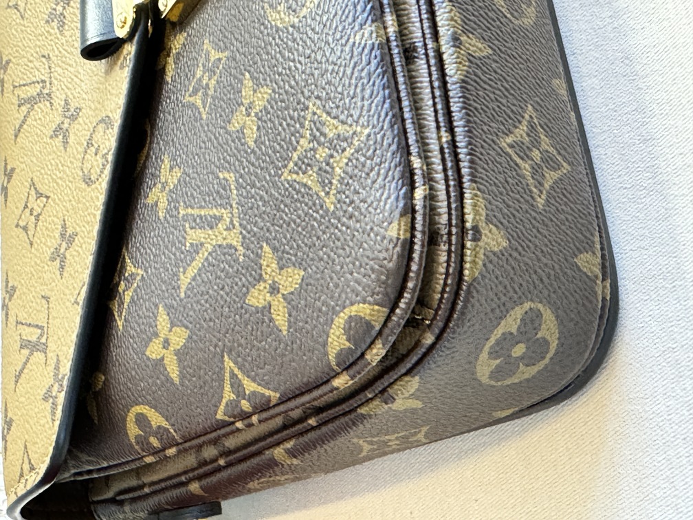 Pochette Metis Monogram Reverse