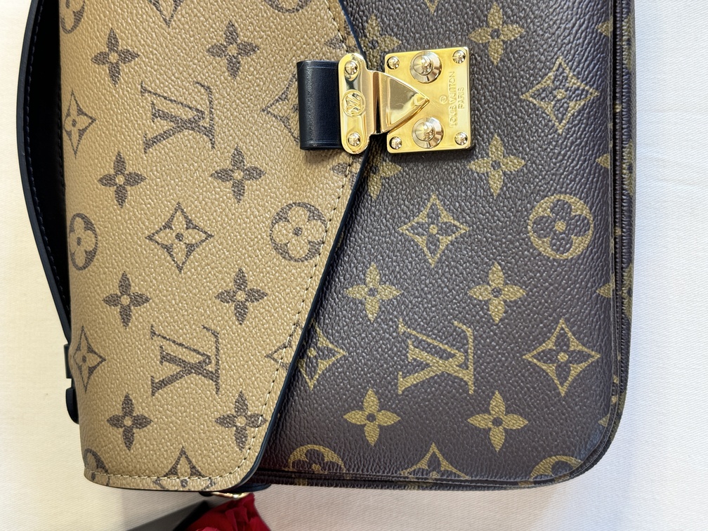 Pochette Metis Monogram Reverse