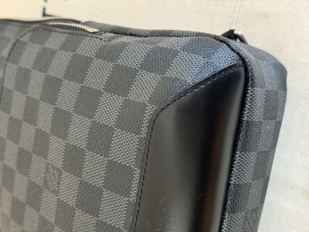 Avenue Sling bag Damier Graphite