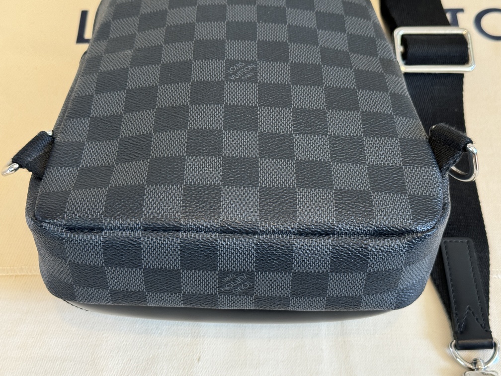 Avenue Sling bag Damier Graphite