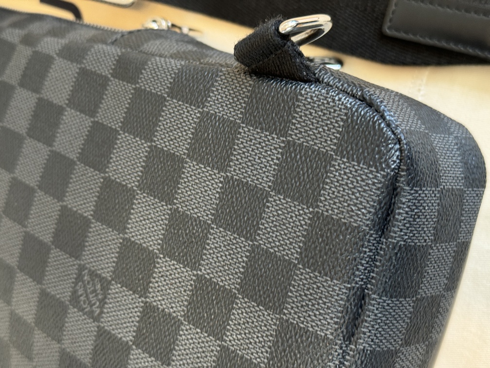 Avenue Sling bag Damier Graphite