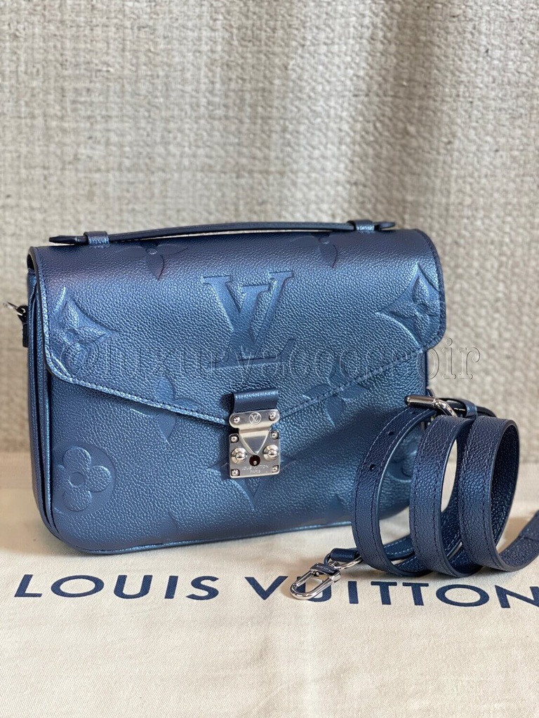 Pochette Metis Metallic blue (Nacre blue)