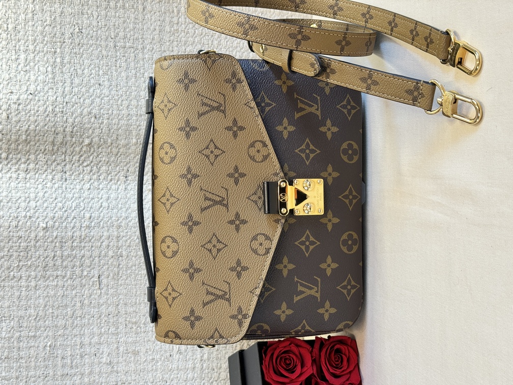 Pochette Metis Monogram Reverse