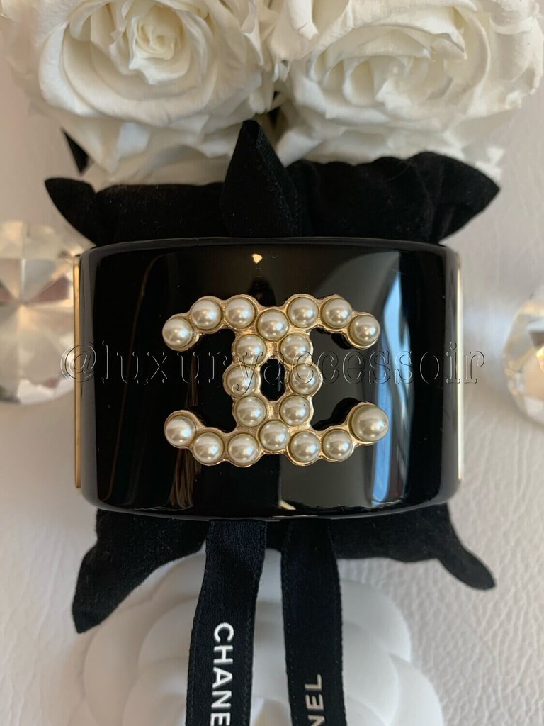 Chanel cuff link &quot;Pearl CC Logo&quot;